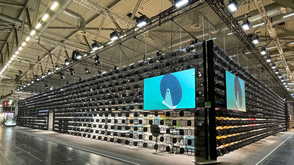 Messestand Palmberg, Messewand aus Papierkörben, Messe Orgatec, Köln, Isingermerz Messestanddesign