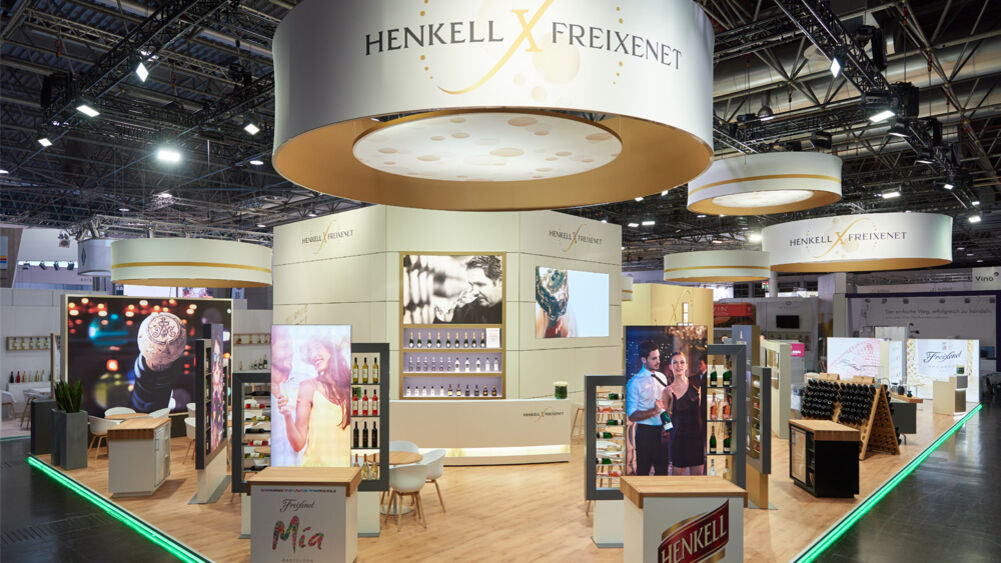 Messestand Henkell Freixenet, Handwerkskunst, Messe Prowein, Düsseldorf, Messebau ISINGERMERZ, Celebrate Life, Schaumweinanbieter, Sektperlen, Messestand