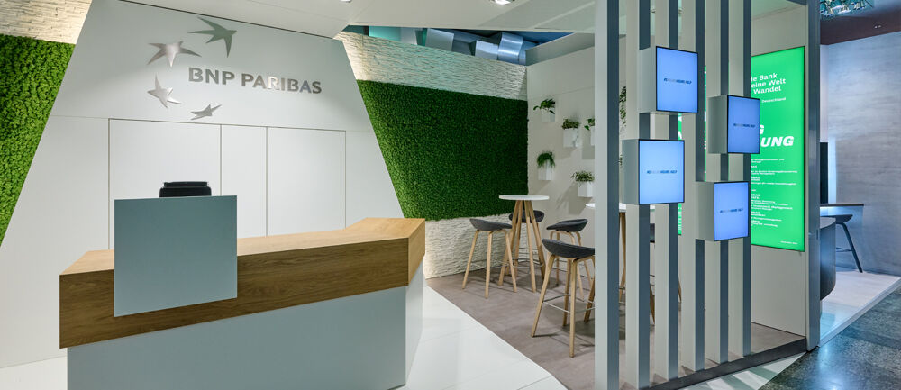 Moderner Messestand, Modernes Standkonzept, Mooswand