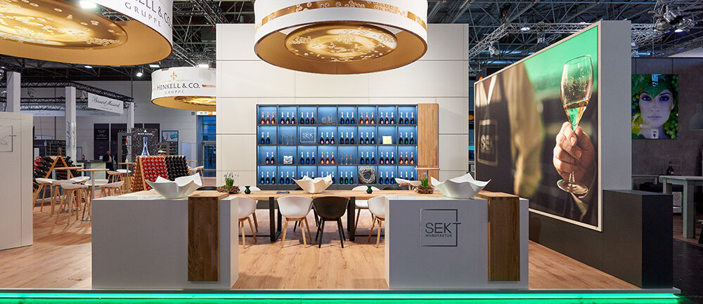 Messestand Henkell Sektkellerei, Messe Prowein, Messebau Isingermerz, Handwerk, Pop-Up-Sektmanufaktur, Standdesign