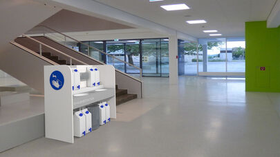 Mobile Handwaschbecken, Schulen, Klassenräume, Corona-Pandemie, Hygienestation, Isingermerz, Schreinerei, Möbelbau, Wiesbaden