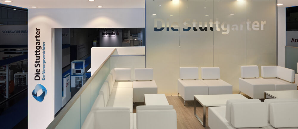 Messestand Stuttgarter Versicherung, Messe DKM, Dortmund, Messebau ISINGERMERZ, Messestandgestaltung