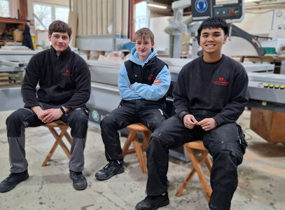 Tischlerazubis, Hocker, eigenes Projekt