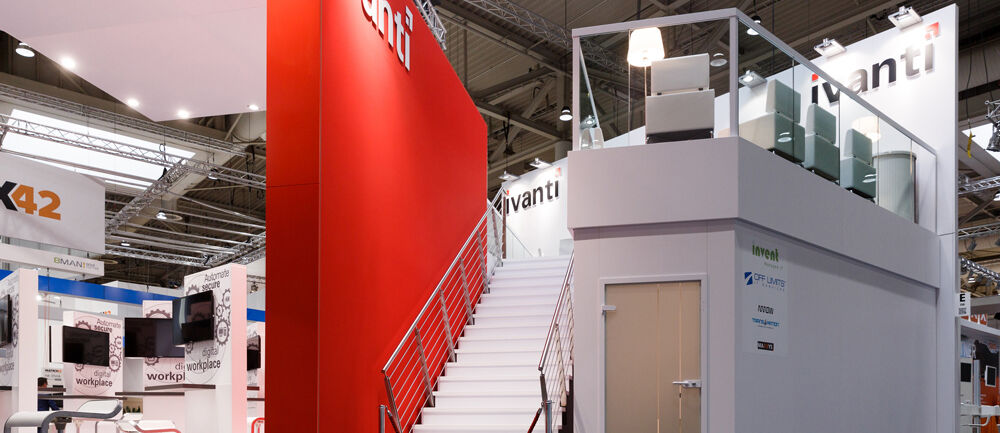 Messestand IVanti, Messe Cebit, Messebau ISINGERMERZ, Messestandkonzept, Doppelstock, zweigeschossig