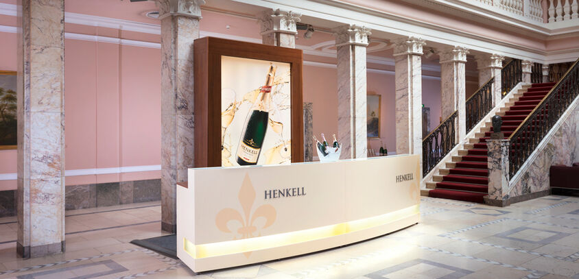 Foyertheke, Henkelltheke, Thekenbau, Empfangstheke, Henkell Sektkellerei, Sonderbau, ISINGERMERZ Werkstätten