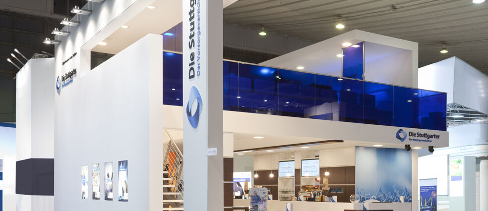 Messestand Stuttgart Versicherung, Messe DKM, Messebau Isingermerz, Doppelstock, zweigeschossig
