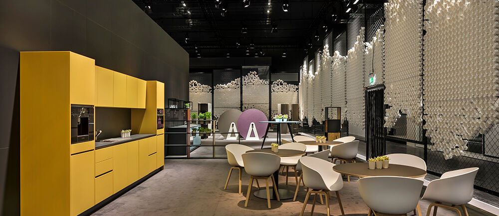 Messestand Palmberg, Messe Orgatec, Köln, Messebau ISINGERMERZ, Agentur Voss+Fischer, Büromöbelhersteller, Handwerk, Kaffeebecher, Messestanddesign