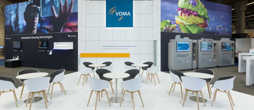 Gesprächsarea auf dem Messestand in Frankfurt von Isinger und Merz