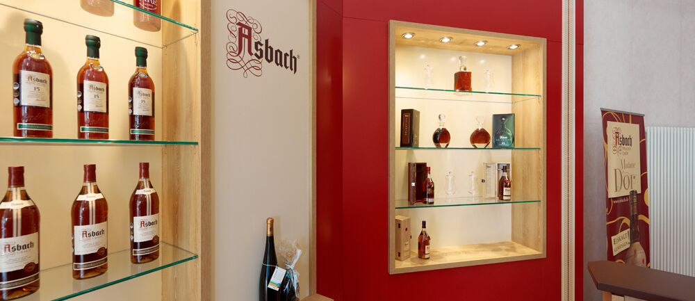 Asbach, Rüdesheim, Shopausbau, Shop-in-Shop, Thekenbau, ISINGERMERZ, Werkstatt, Schreinerei, Shopdesign