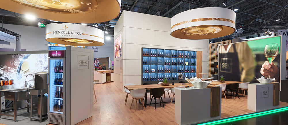 Messestand Henkell Sektkellerei, Messe Prowein, Messebau Isingermerz, Handwerk, Pop-Up-Sektmanufaktur, Messekonzept