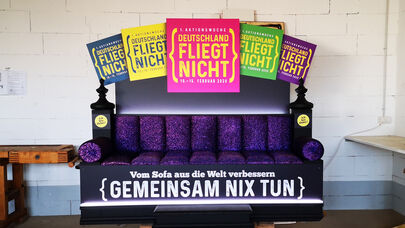 Aktion Deutschland fliegt nicht, gemeinsam nix tun, Sofa, Digifant, Werbetechnik